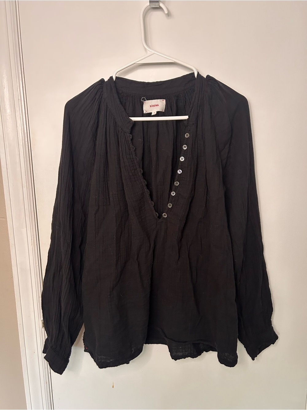 XIRENA BLACK GAUZE BUTTON-ACCENT PEASANT TOP SIZE SMALL
